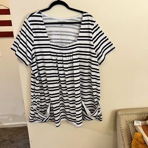 NWOT Woman Within black & white stripped with slouchy pockets top